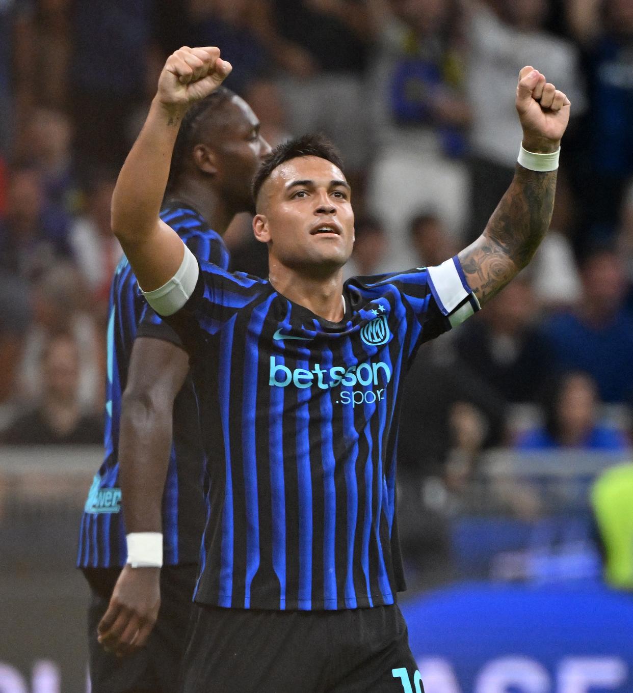 包含国际比赛日体能课后，国际米兰防线松动备战德国杯，质疑声仍在，赛季目标并未改变的词条